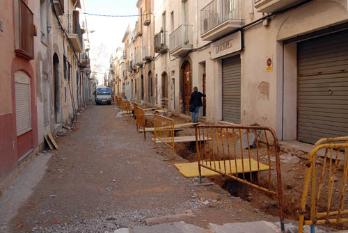 Imatge de les obres de reurbanització del carrer Correu. FdG/Carles Castro
