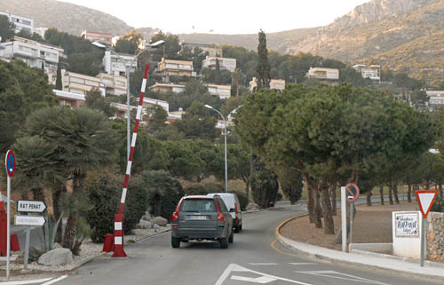 Entrada de l'urbanització Rat Penat que ja conta amb sistemes de vigilància. fdg /rita lamsdorff