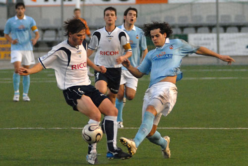 Imatge d'arxiu del partit entre el Vilanova i el Premià la temporada pasada. fdg/ miquel vall