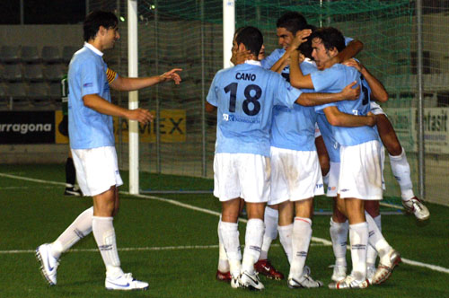 Els jugadors del Vilanova han aconseguit els tres punts que els acosten a les posicions del Play-Off. fdg/ marcel fabra