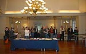 Trobada d' autors al Foment per exposar els llibres publicats.