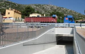 Imatge del nou pas per a vianants sota la C-31 al nucli del Garraf.