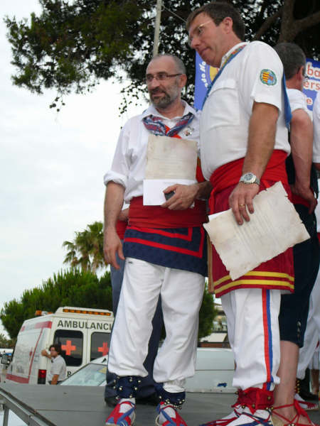 David Grau recollint la insígnia a Cambrils.