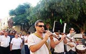 La imatge de Sant Pere sortint de la parròquia de Mar. fdg/ maría