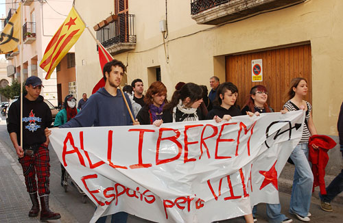 Imatge d'una de les primeres mobilitzacions dels joves okupes del casal La Soga contra el desallotjament del proper 19 de juliol. FdG