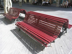 Els bancs ja restaurats
