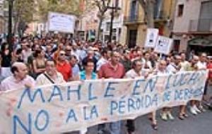 Imatge de la manifestació que van fer els treballadors de Mahle a finals del mes de juliol pel centre de Vilanova. FdG/Carles Castro