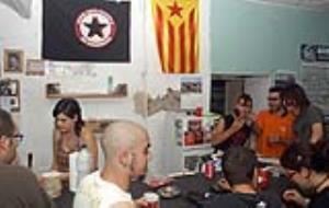 Imatge de l'interior de la fàbrica ocupada. FdG
