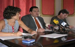 L'alcalde de la ciutat, amb la primera i el segon tinents d'alcalde, aquest matí