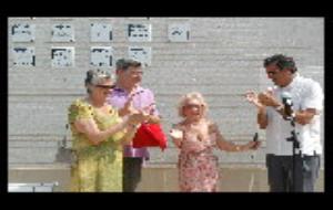 Moment de l'homenatge a la Plaça dels Artistes