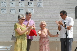 Moment de l'homenatge a la Plaça dels Artistes