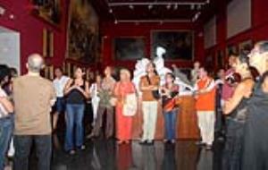 Imatge de la visita nocturna comentada al Museu d'aquest divendres. fdg/ marcel fabra