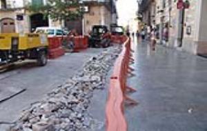 Comencen les obres al carrer dels Caputxins