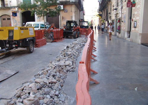 Comencen les obres al carrer dels Caputxins
