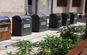 Contenidors soterrats a la plaça de Pau Casals