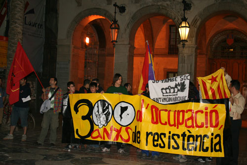 Concentració anti-monarquica aquesta tarda a la plaça de la Vila. fdg/ sheila gonzalez