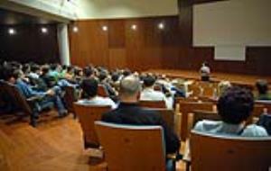 La sala d'actes de Neàpolis ha acollit la mostra. fdg/ carles castro