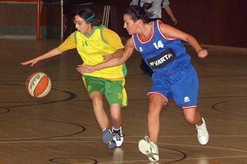 Clara victòria del senior B femení davant el CB Begues. fdg/ miquel vall