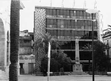 Creu dels Caiguts a Vilanova i la Geltrú a començaments dels anys vuitanta
