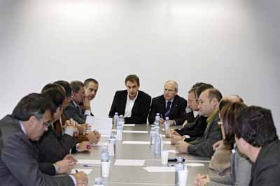 Zapatero es va reunir amb els alcaldes afectats, entre ells, els de Vilanova i Sitges. Rubén Moreno
