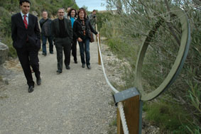L'itinerari adaptat de Can Grau té una corda de seguiment i diversos elements interpretatius