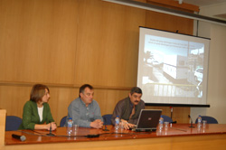 El regidor Josep Orriols i tècnics durant la xerrada al Miramar
