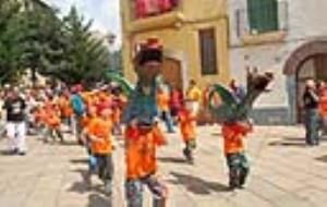Els bessons de la Geltrú a la Festa Major de la Geltrú l'estiu passat.  Foto: Ass. Amics del Drac de la Geltrú.