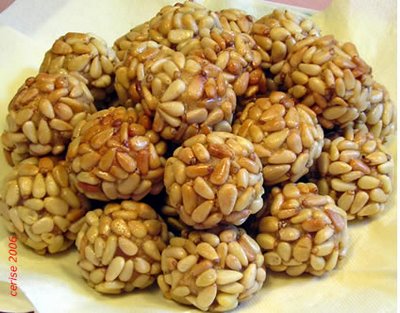 Panellets de pinyons