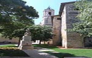 La zona enjardinada al voltant del castell de la Geltrú