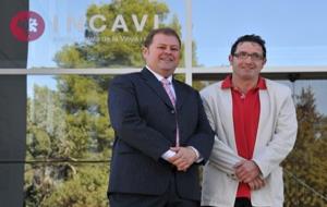 El director general de l’INCAVI, Oriol Guevara, i el president de la DO Penedès, Francesc Pasqual