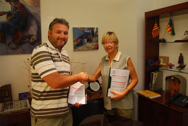 Ajuntament de Cubelles. Cubelles signa el contracte de manteniment integral de les platges