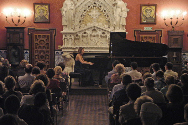 Ajt Sitges. La pianista, Judit Jáuregui, inaugura el cicle de Concerts de Mitjanit