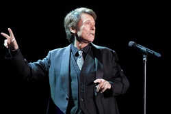 Ajt Sitges. Raphael conquereix Sitges 