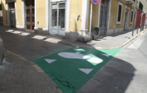 Ajt Vilanova i la Geltrú. Es repinten les entrades i sortides a la zona de pacificació del trànsit