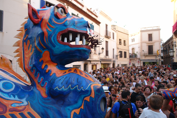 Ajuntament de Sitges. Màxima expectació en la presentació del Drac de Sitges restaurat