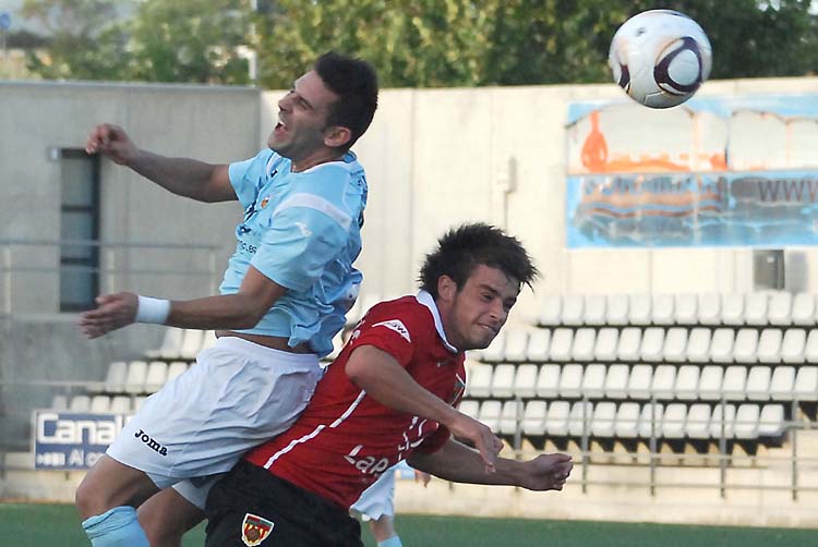 Miquel Vall. Pitu disputant una pilota