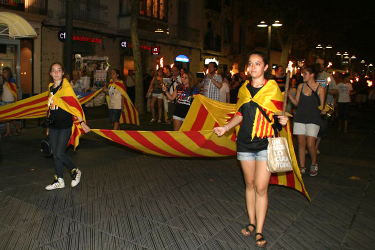 Imatge de la marxa de torres, la vigília de l'11 de setembre