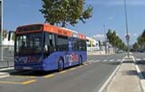 VD. El bus urbà a la nova parada del polígon Santa Magdalena
