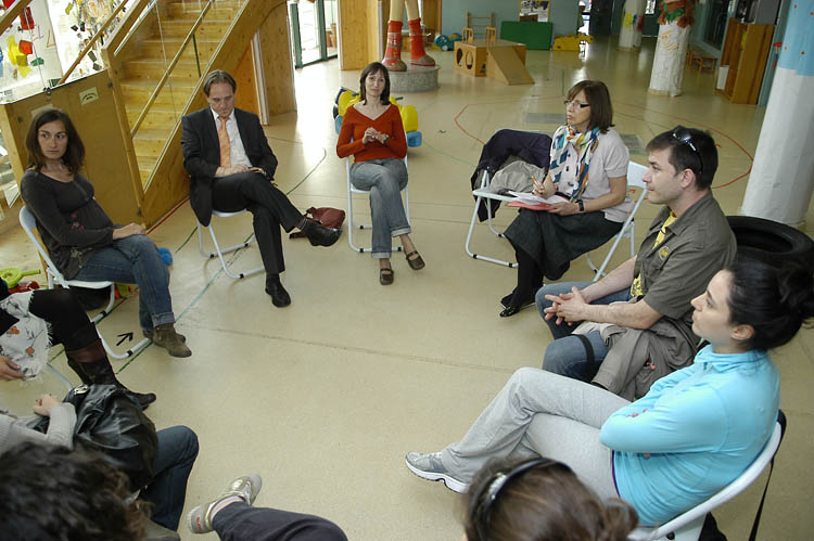 VD. Imatge d'arxiu d'una xerrada sobre educació
