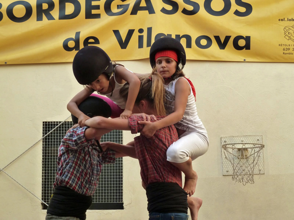 Bordegassos. Els Bordegassos descarreguen la torre de set sencera als assajos