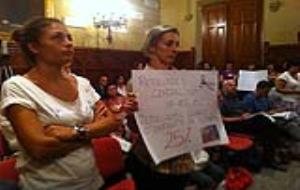 Manifestació de les treballadores al ple de Sitges