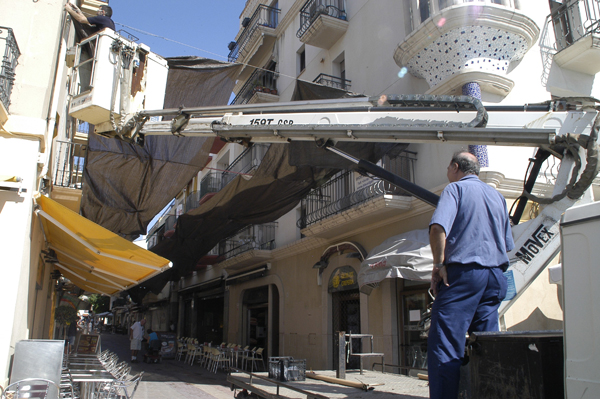 Turisme de Sitges. Engalanament de carrers pel Festival de Sitges
