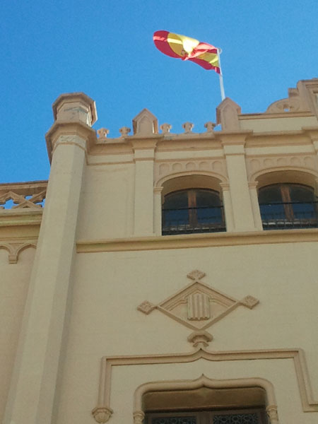VD. La bandera espanyola onejant a Sitges