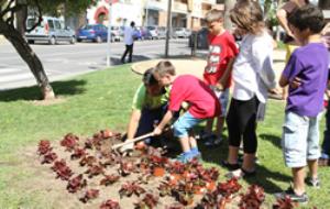 Ajt Vilanova i la Geltrú. Festa per celebrar la signatura del compromís amb l'Agenda21 escolar