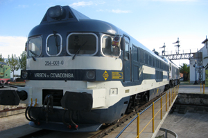 Museu del Ferrocarril . La locomotora 354-001 del TALGO Pendular