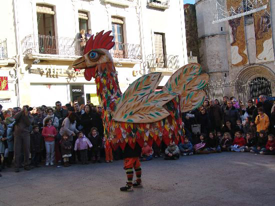 Emace. La Gallina del Carnaval de Solsona fent el seu ball de lluïment