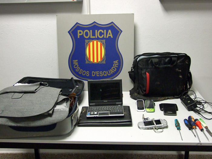 Mossos d'Esquadra. Desarticulat un grup que es dedicava el robatori a interior de vehicle