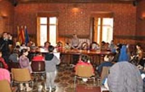 Ajt Sant Pere de Ribes. Els alumnes de segon de l'escola Parellades entrevisten l'alcalde