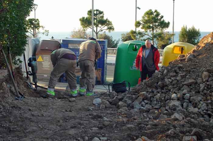 Ajt Sitges. S'inicien els treballs de vianalització del carrer de la Punta de les Mabres