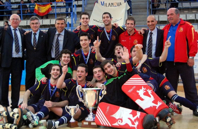 FEP. Els jugadors del combinat estatal, amb la copa